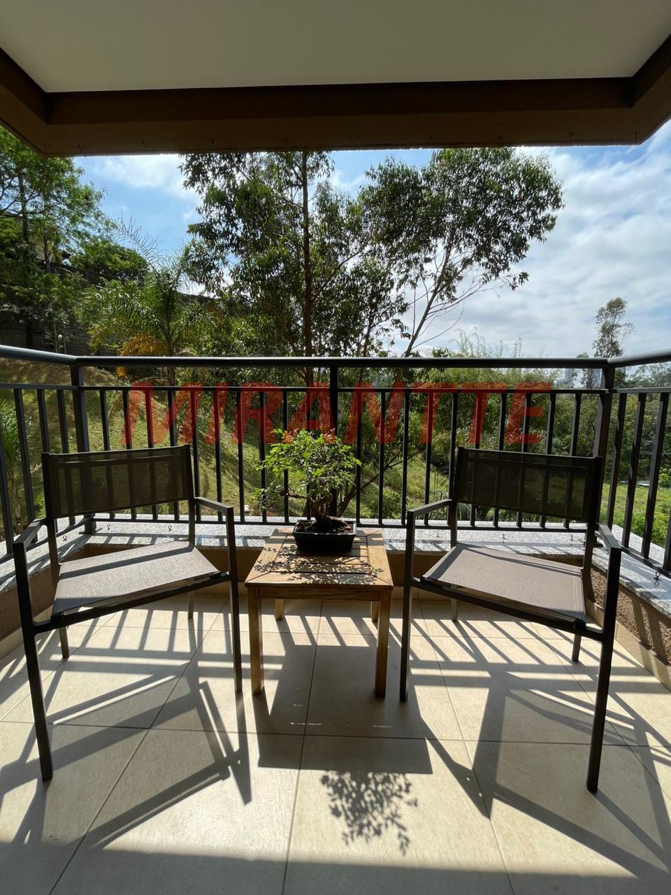 Apartamento de 60m² com 2 quartos em Jardim Tupanci
