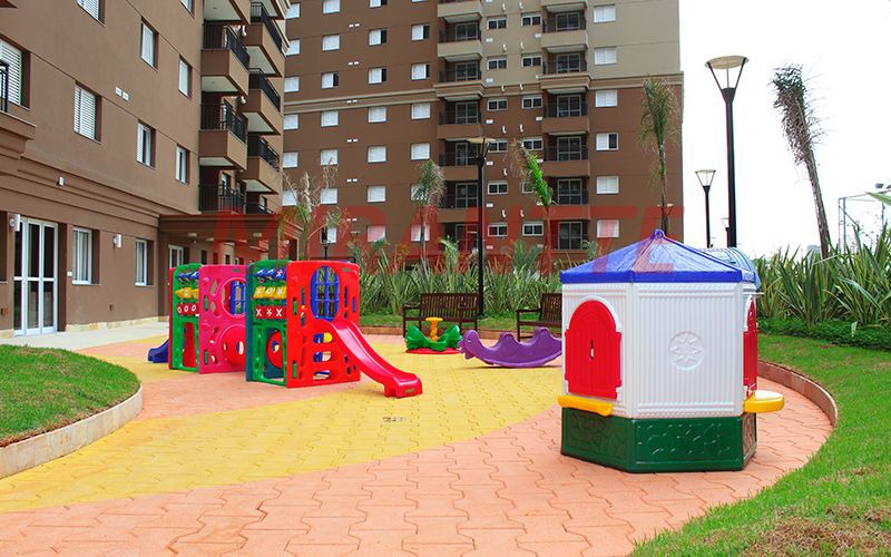 Apartamento de 60m² com 2 quartos em Jardim Tupanci