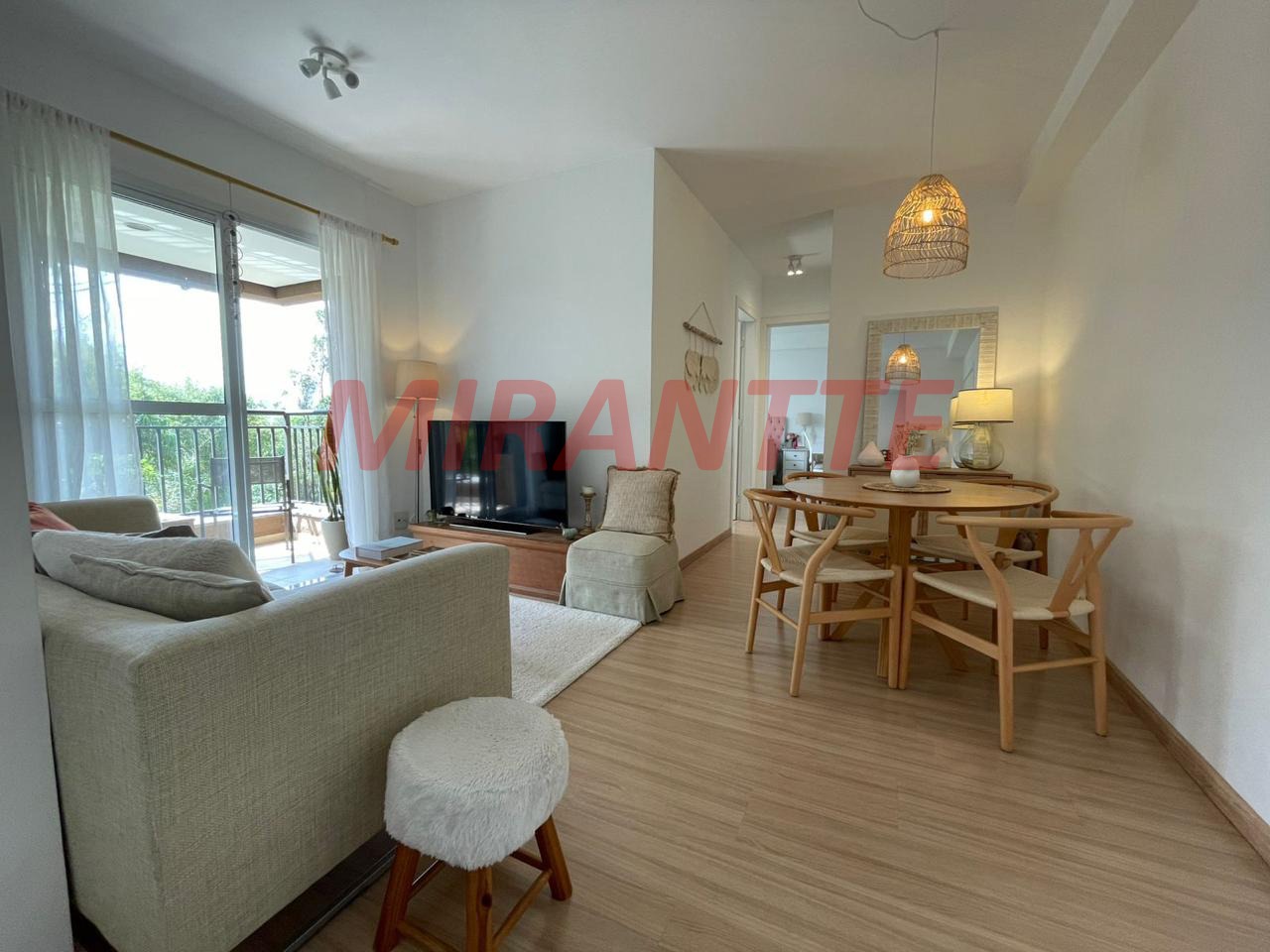 Apartamento de 60m² com 2 quartos em Jardim Tupanci
