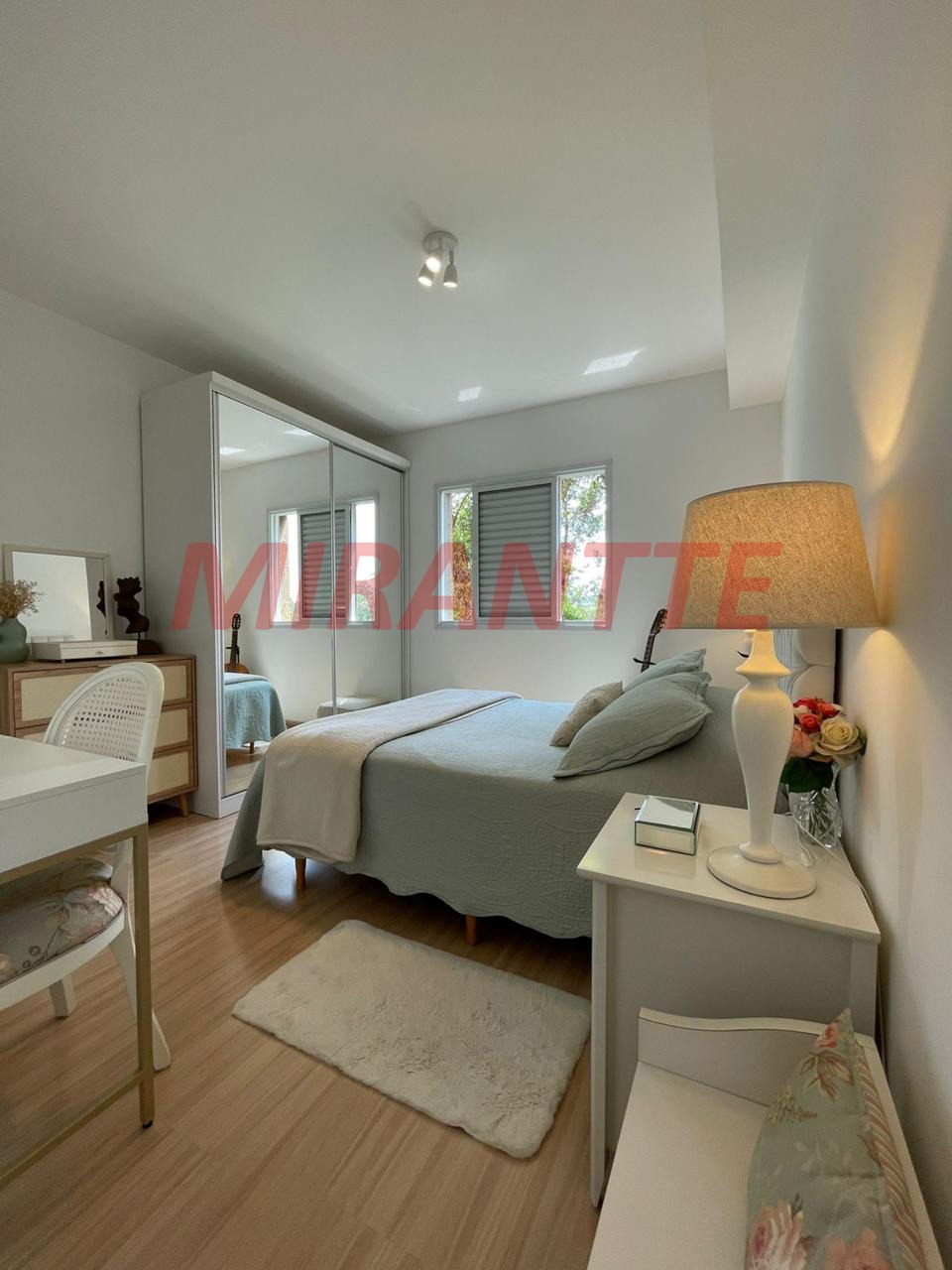 Apartamento de 60m² com 2 quartos em Jardim Tupanci
