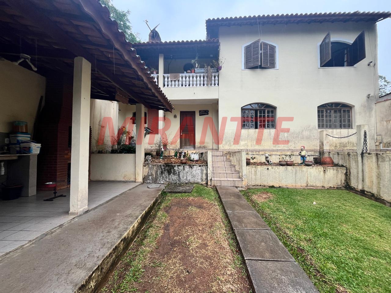 Sobrado de 162m² com 3 quartos em Samambaia