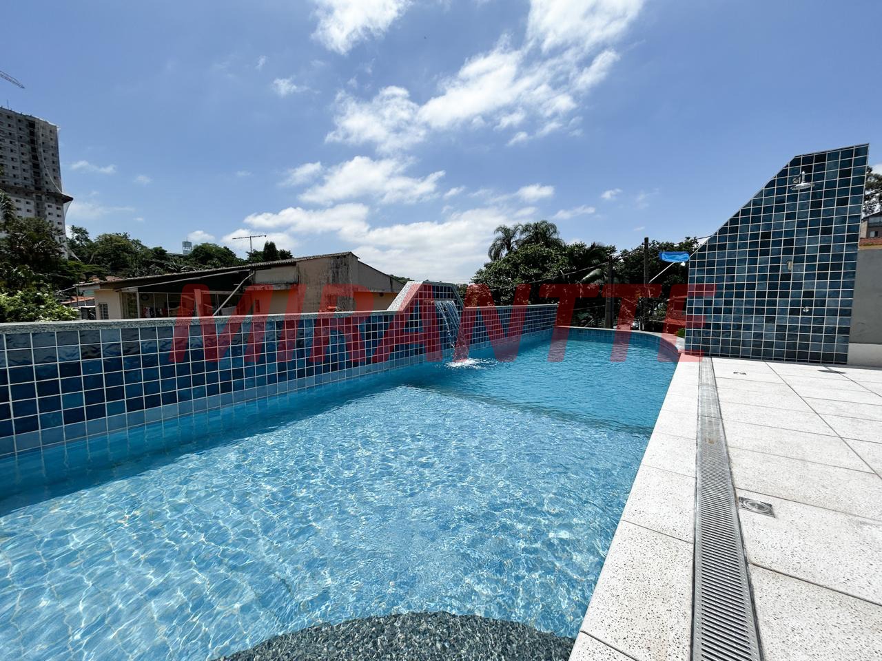 Cond. fechado de 198m² com 4 quartos em Vila Pedra Branca
