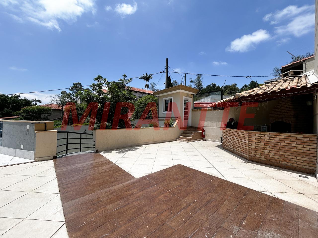 Cond. fechado de 198m² com 4 quartos em Vila Pedra Branca