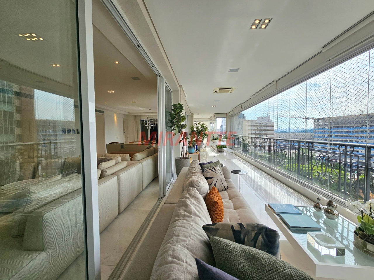 Apartamento de 400m² com 4 quartos em Moema