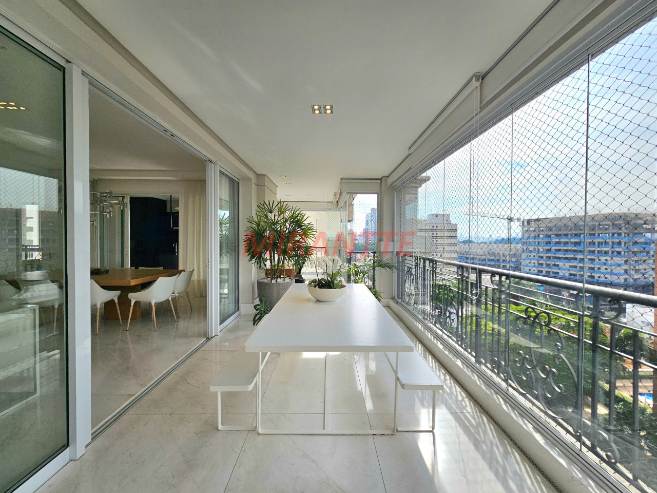 Apartamento de 400m² com 4 quartos em Moema