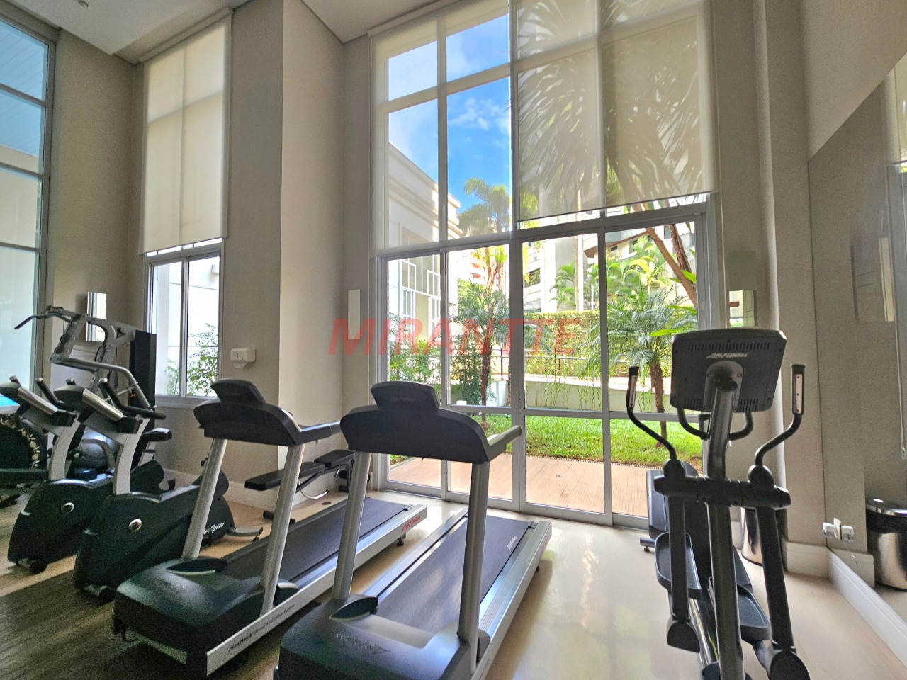 Apartamento de 400m² com 4 quartos em Moema