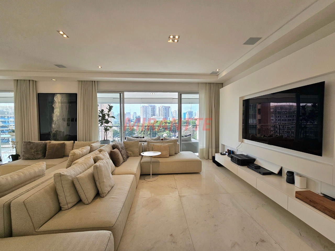 Apartamento de 400m² com 4 quartos em Moema
