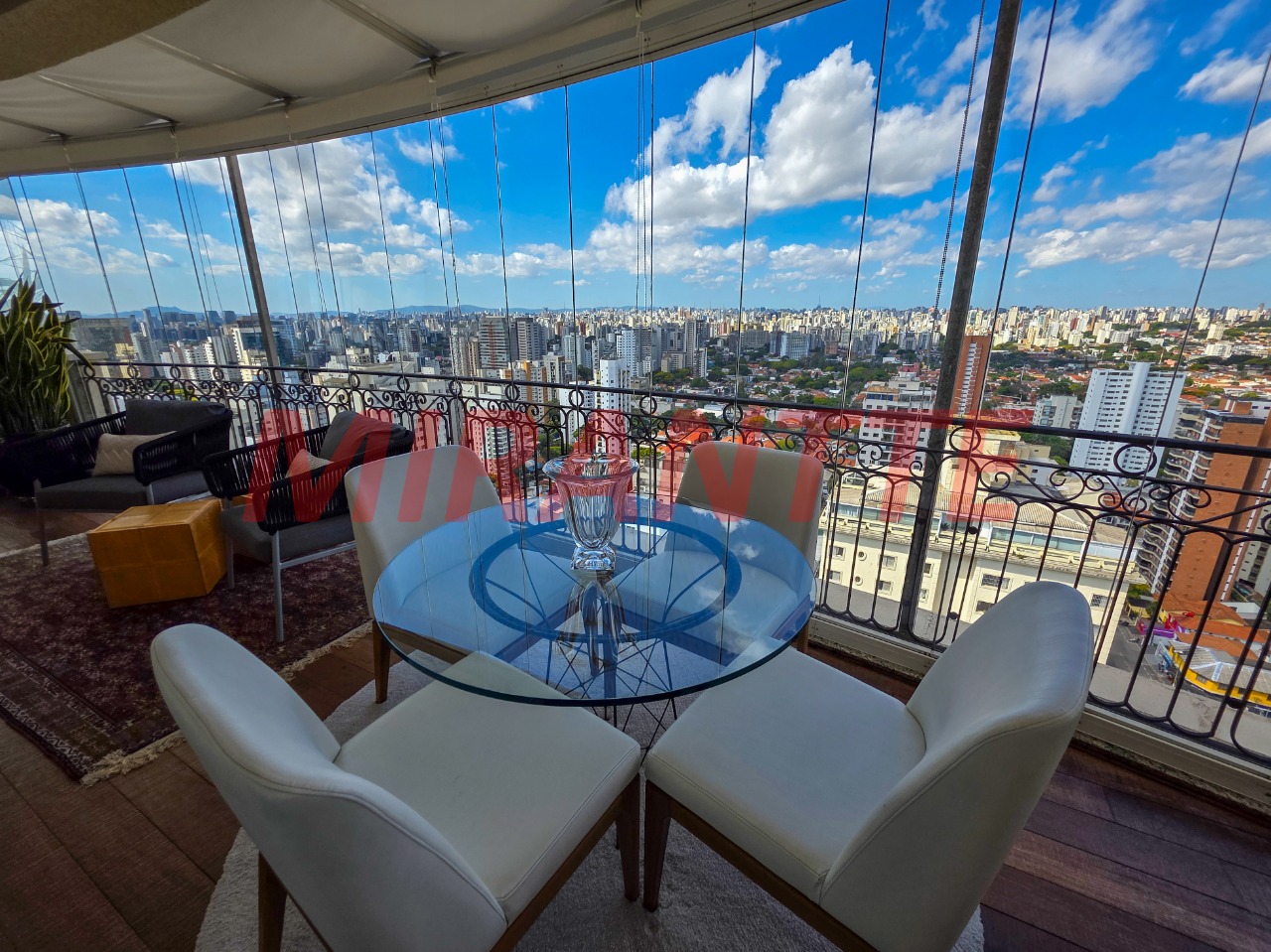 Cobertura de 386m² com 4 quartos em Campo Belo