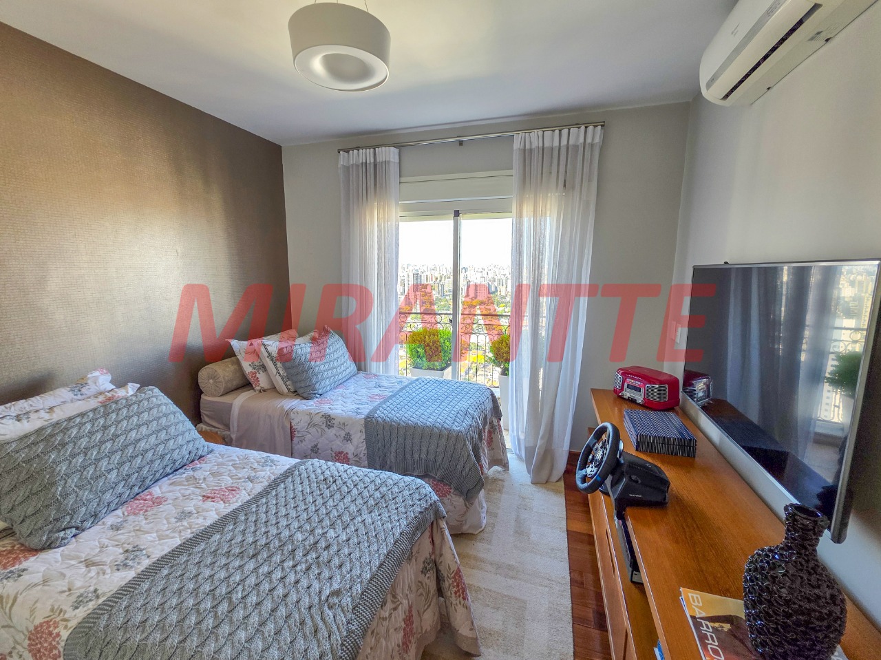 Cobertura de 386m² com 4 quartos em Campo Belo