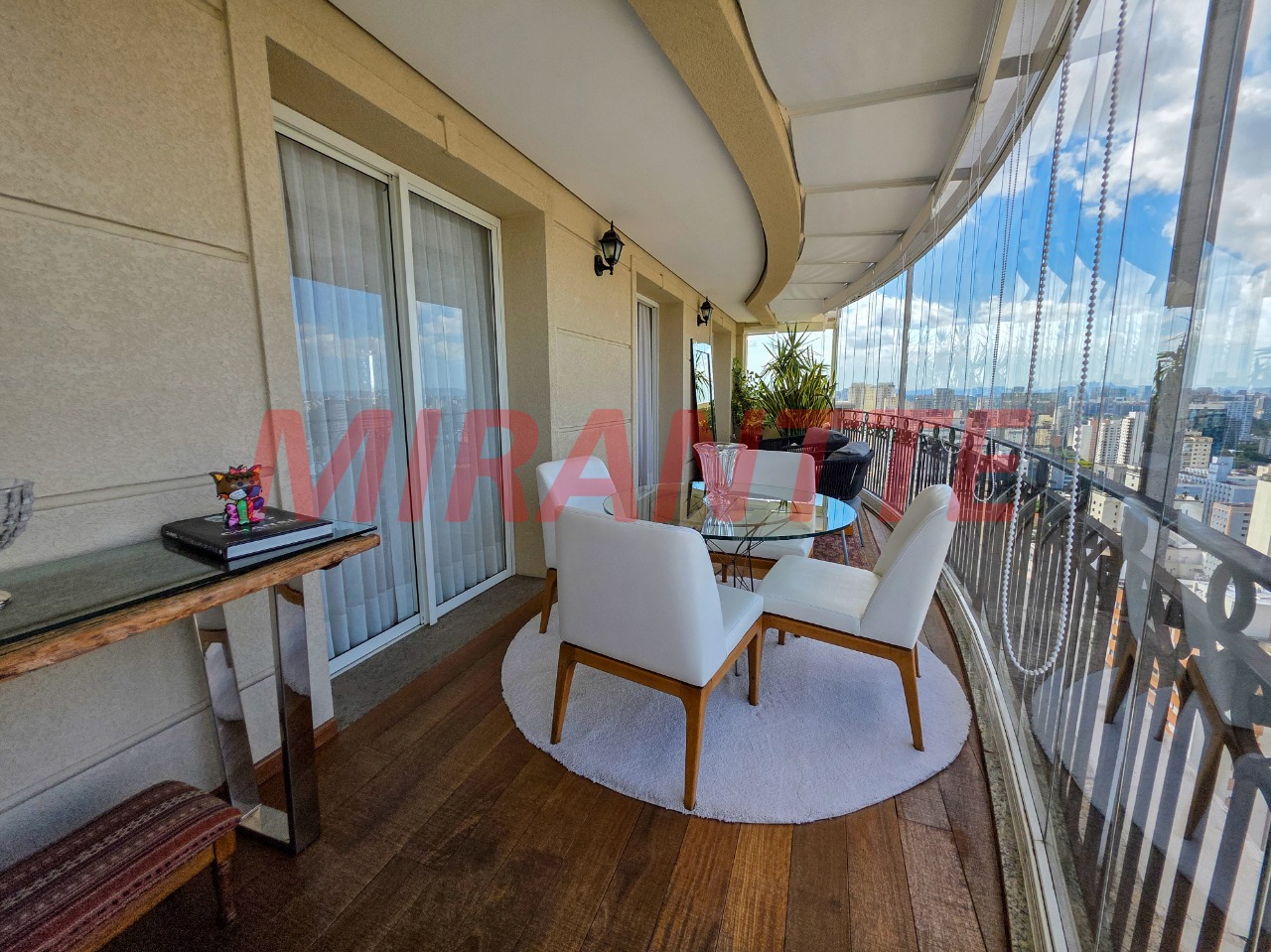 Cobertura de 386m² com 4 quartos em Campo Belo