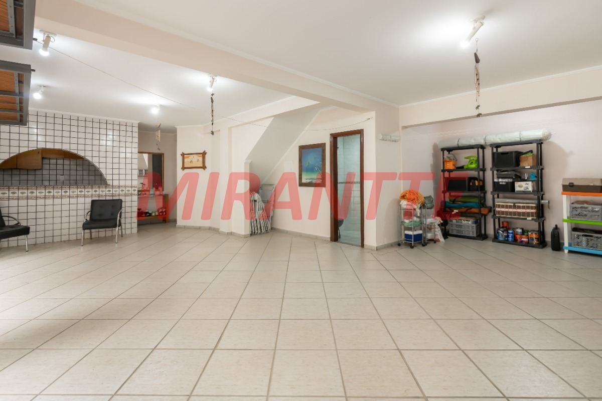 Sobrado de 223m² com 3 quartos em Jardim Virginia Bianca