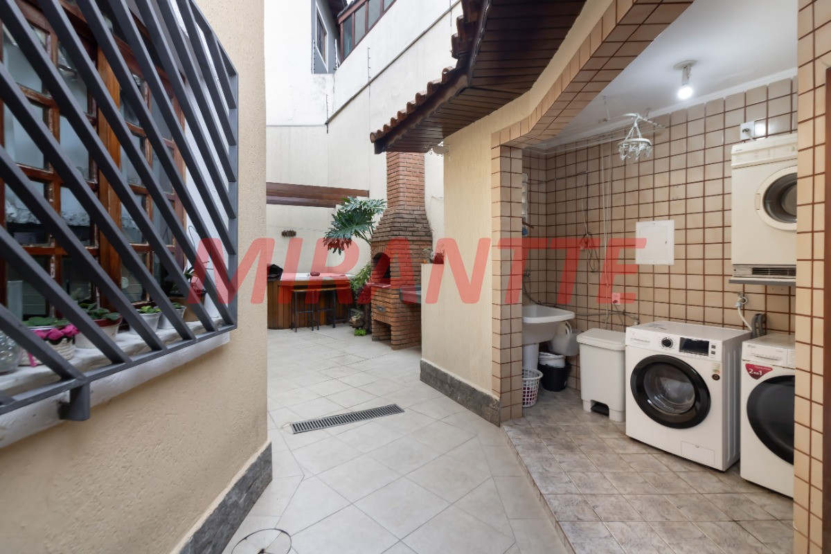 Sobrado de 223m² com 3 quartos em Jardim Virginia Bianca