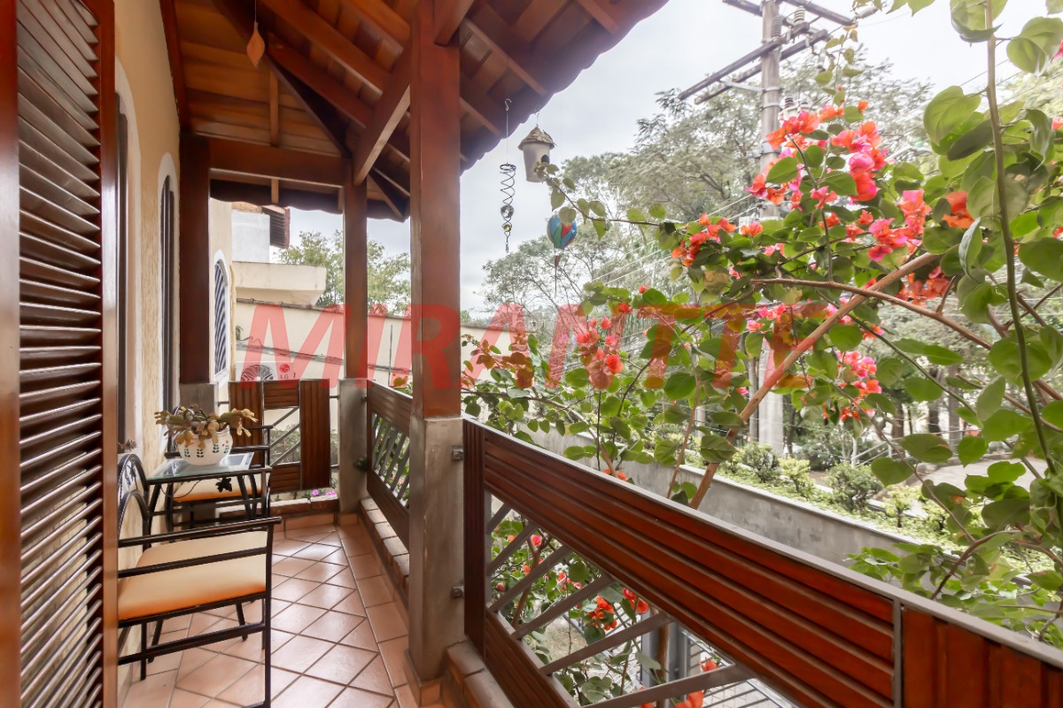 Sobrado de 223m² com 3 quartos em Jardim Virginia Bianca