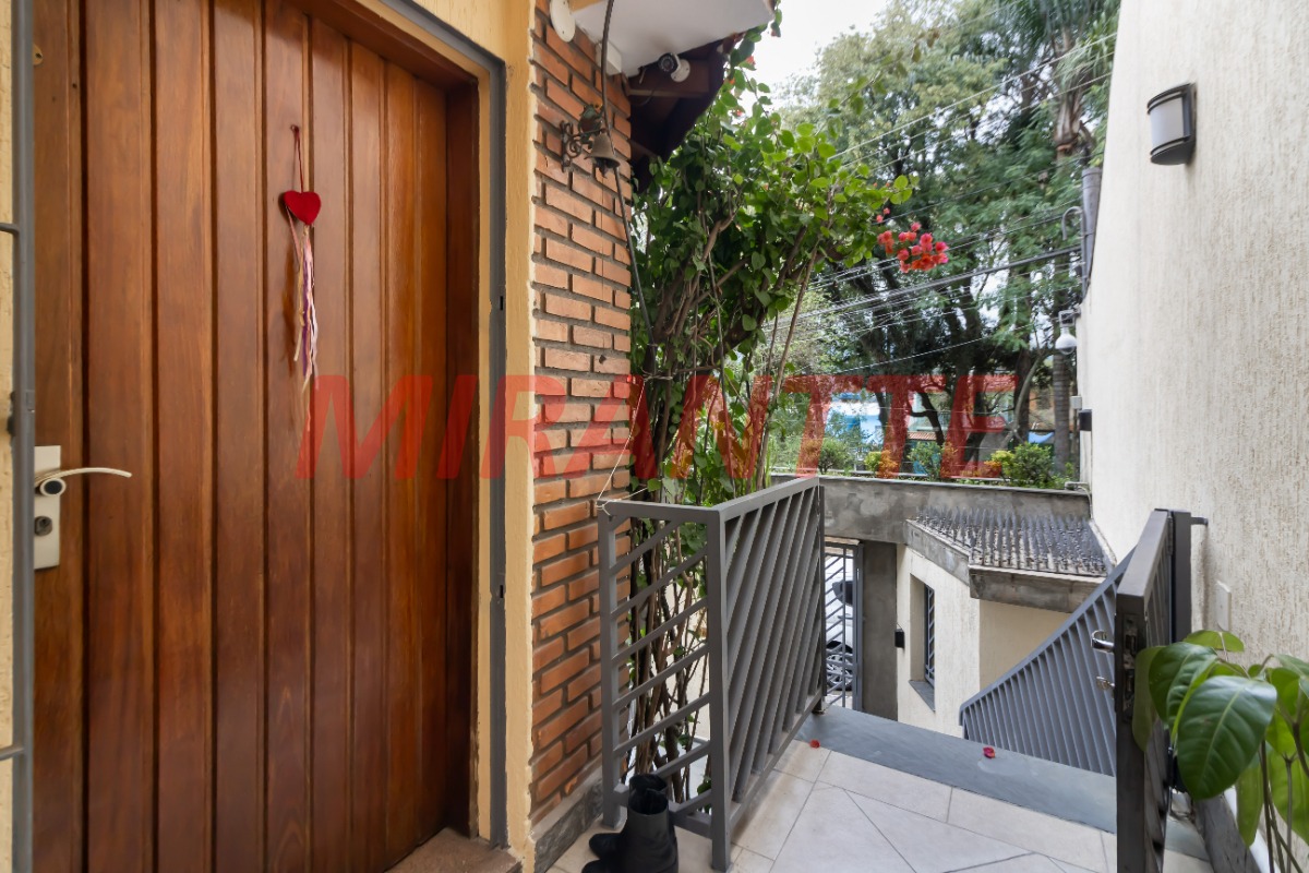 Sobrado de 223m² com 3 quartos em Jardim Virginia Bianca