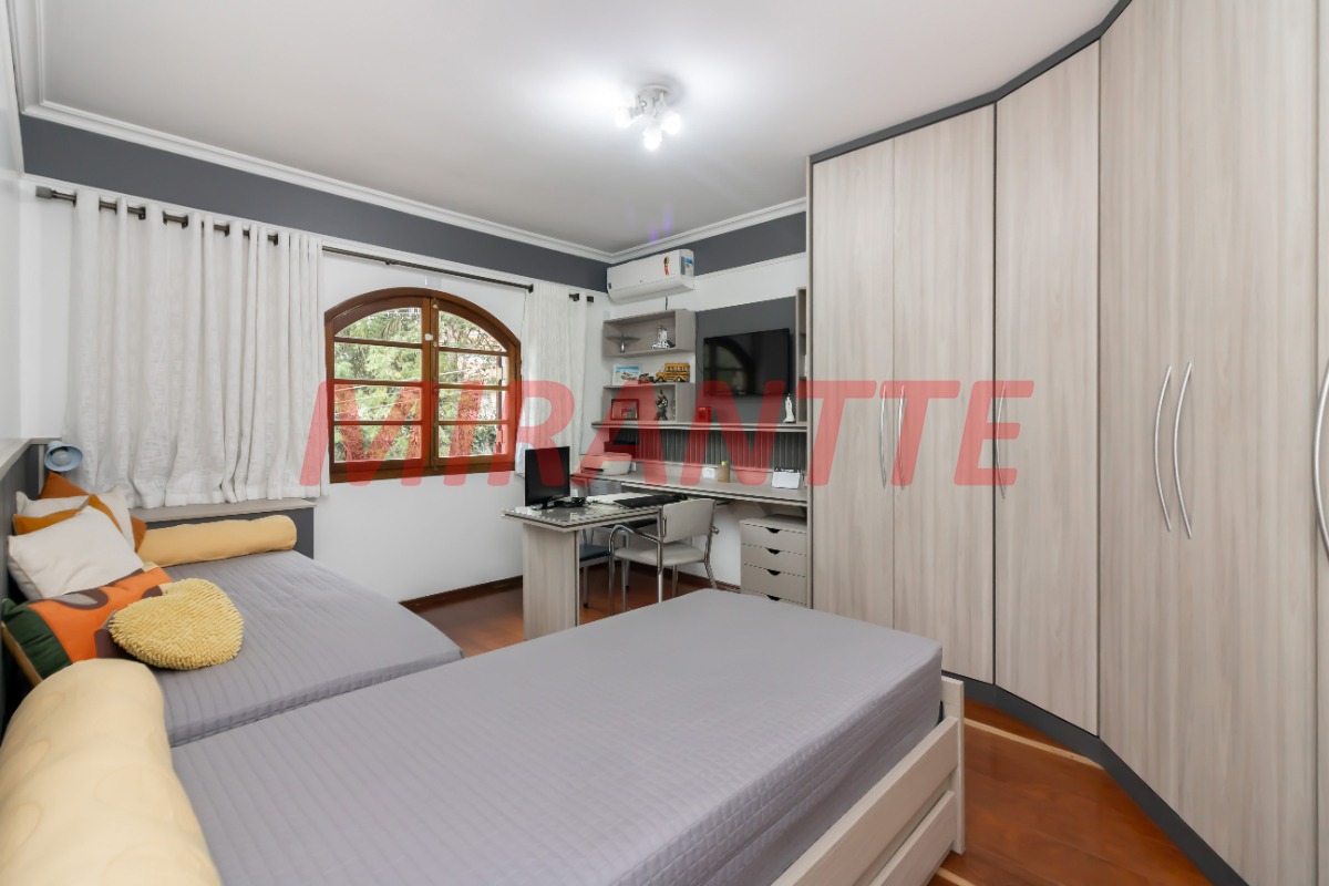 Sobrado de 223m² com 3 quartos em Jardim Virginia Bianca