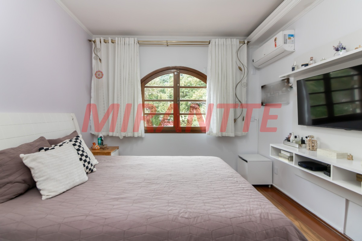 Sobrado de 223m² com 3 quartos em Jardim Virginia Bianca