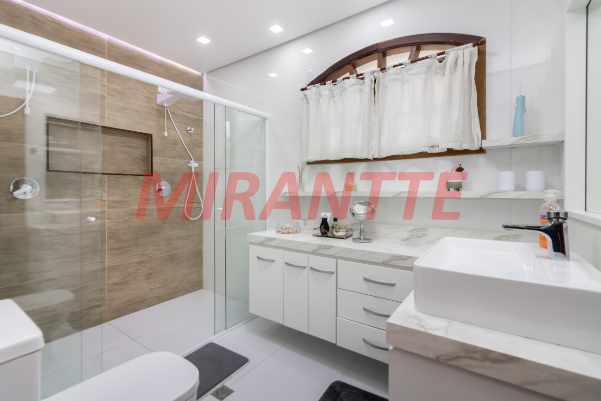 Sobrado de 223m² com 3 quartos em Jardim Virginia Bianca