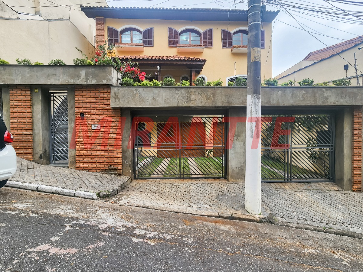 Sobrado de 223m² com 3 quartos em Jardim Virginia Bianca