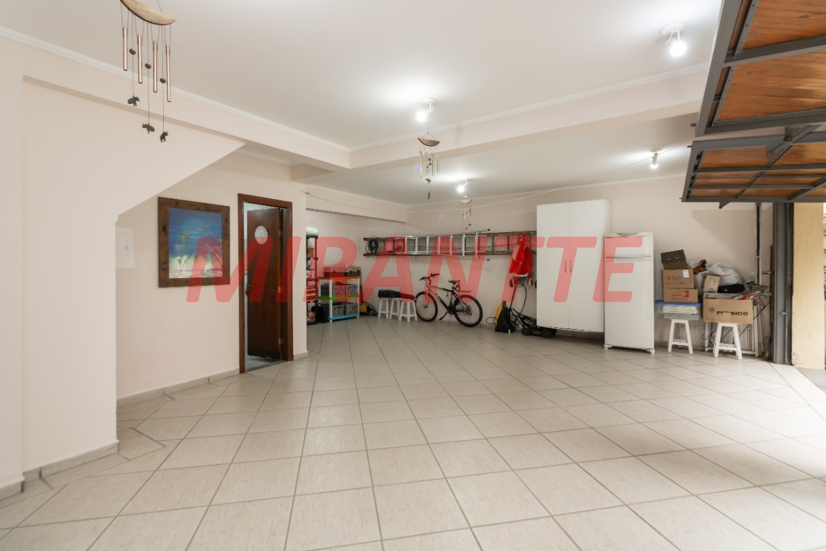 Sobrado de 223m² com 3 quartos em Jardim Virginia Bianca