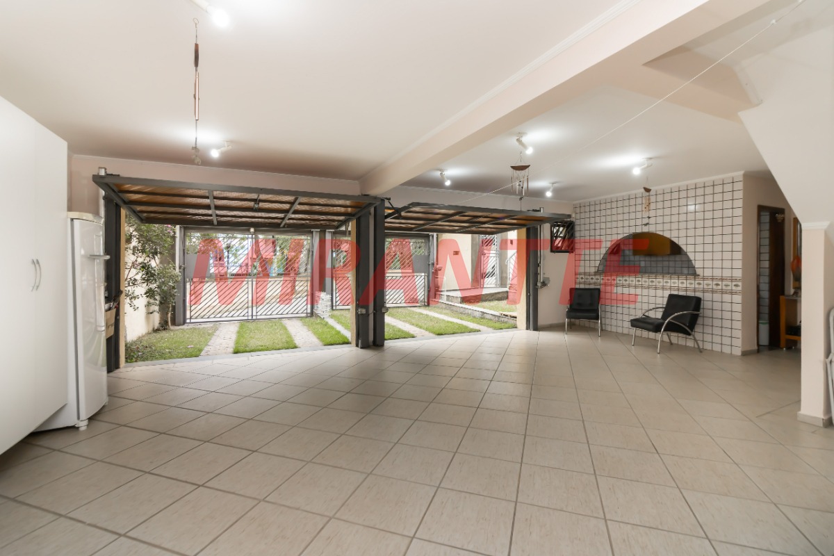 Sobrado de 223m² com 3 quartos em Jardim Virginia Bianca
