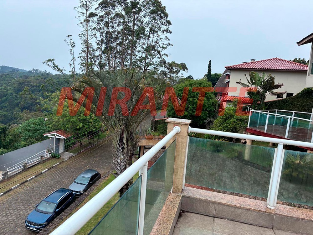 Cond. fechado de 365m² em Roseira