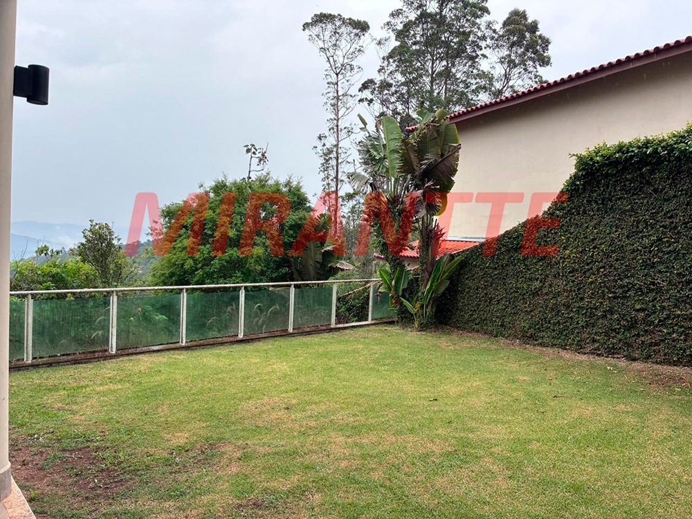 Cond. fechado de 365m² em Roseira