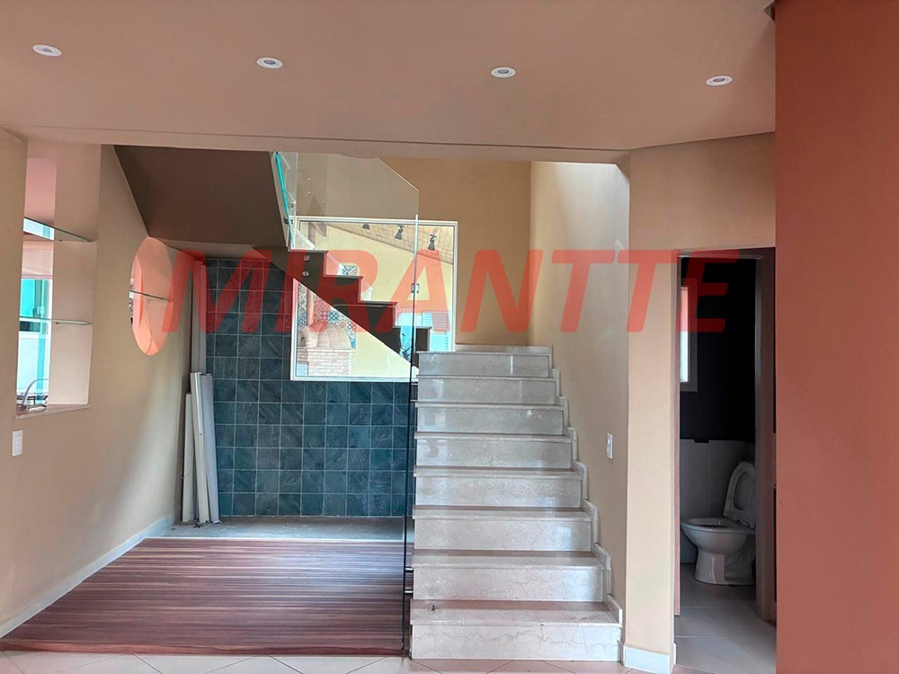 Cond. fechado de 365m² em Roseira