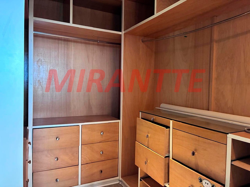 Cond. fechado de 365m² em Roseira