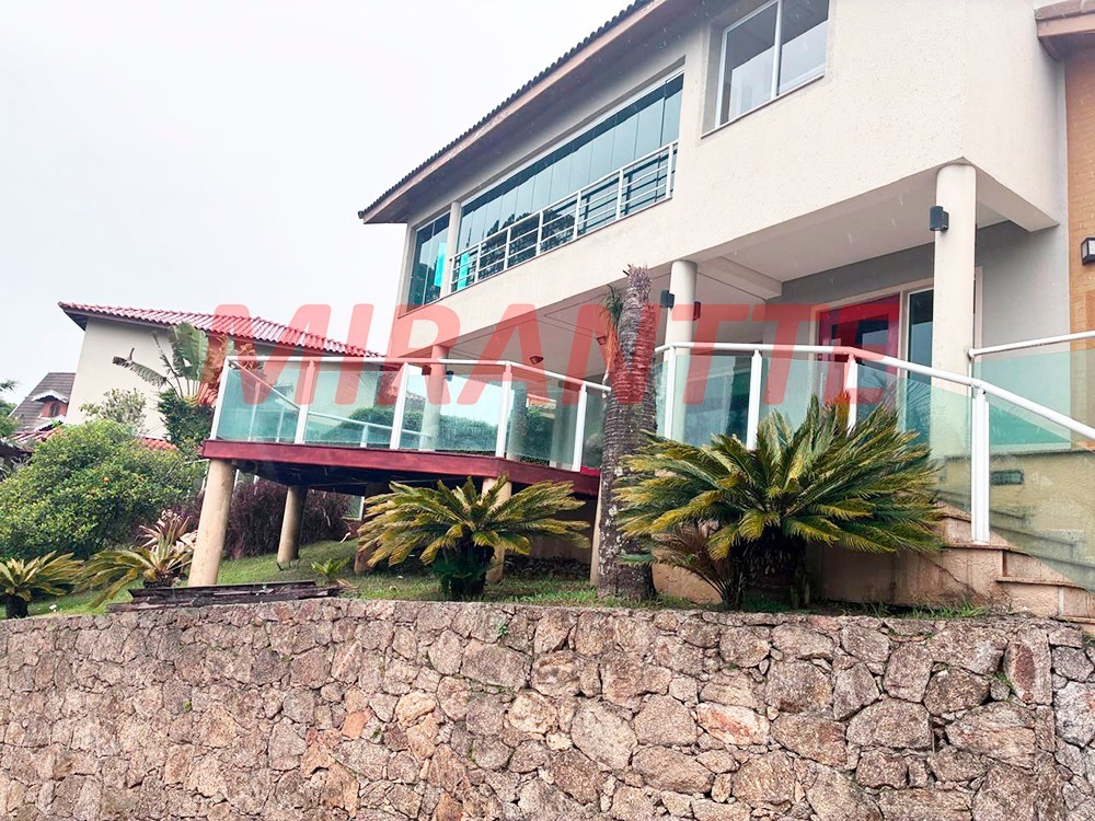 Cond. fechado de 365m² em Roseira