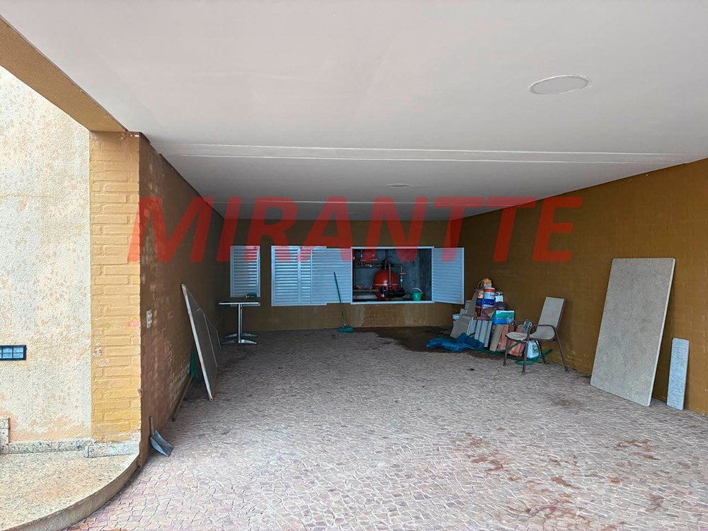 Cond. fechado de 365m² em Roseira