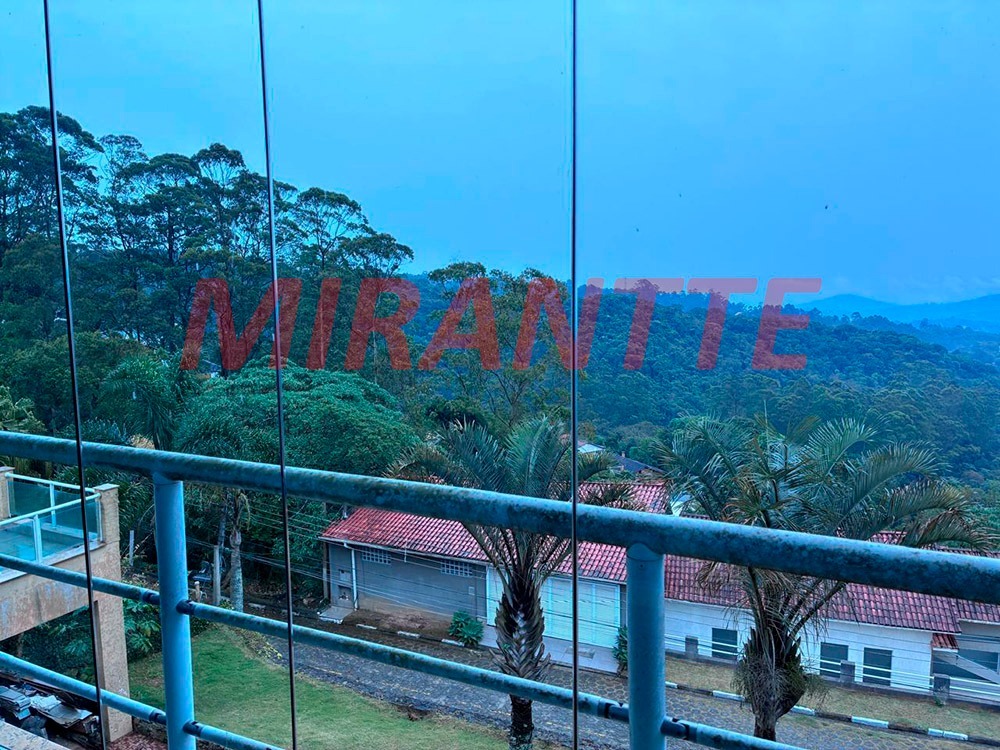 Cond. fechado de 365m² em Roseira