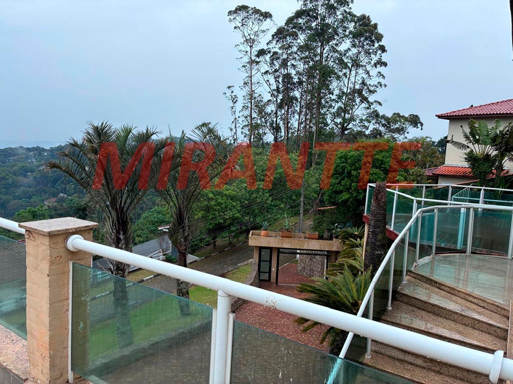 Cond. fechado de 365m² em Roseira