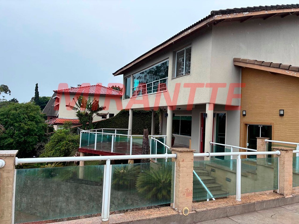 Cond. fechado de 365m² em Roseira