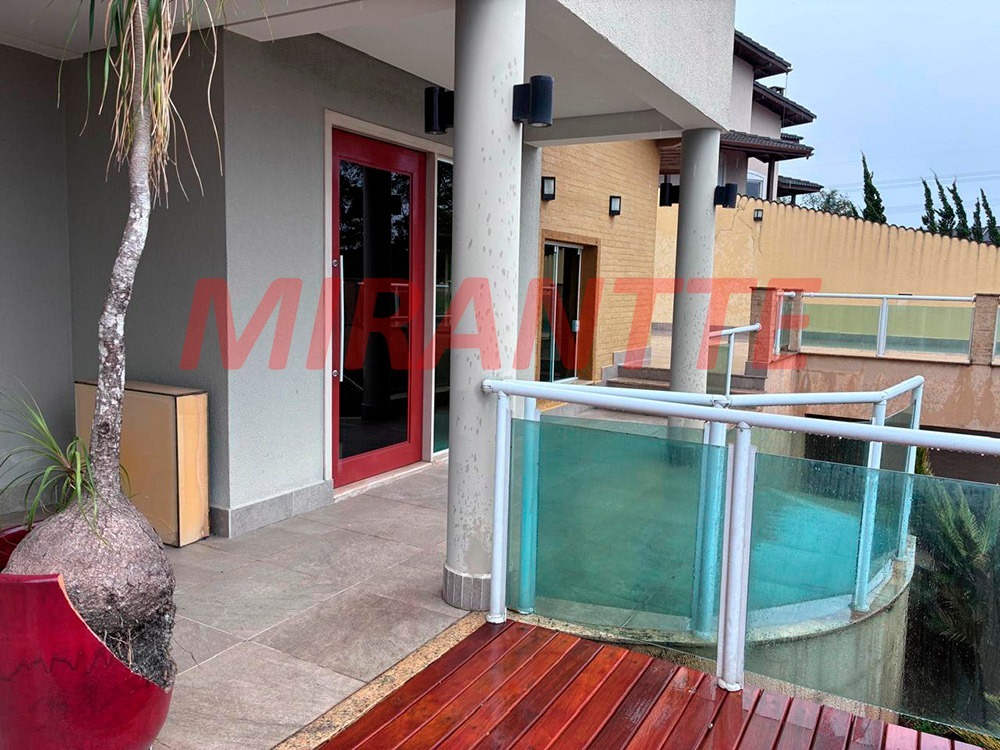 Cond. fechado de 365m² em Roseira