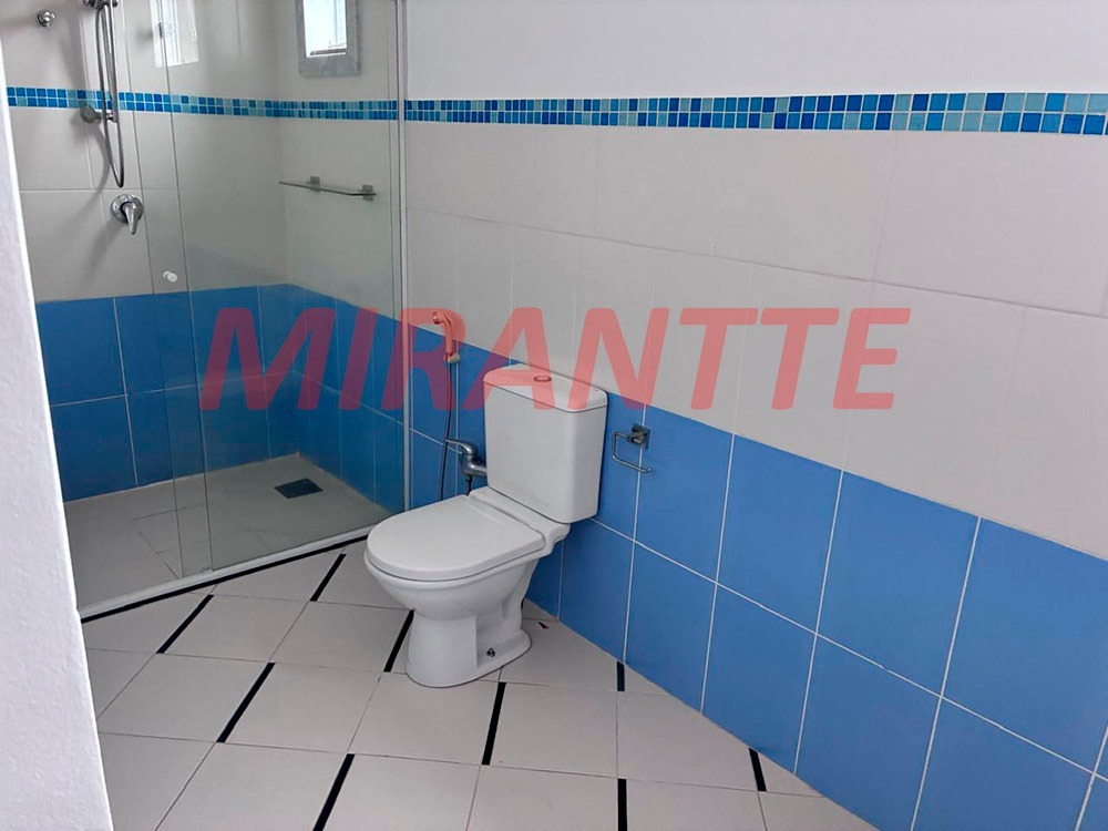 Cond. fechado de 365m² em Roseira