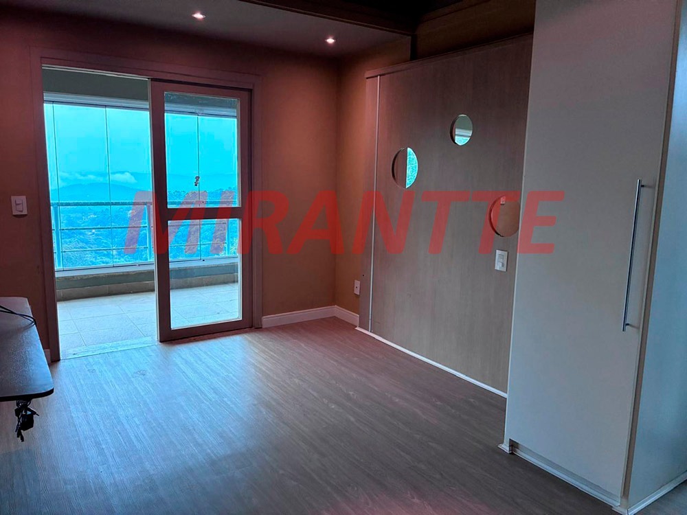 Cond. fechado de 365m² em Roseira