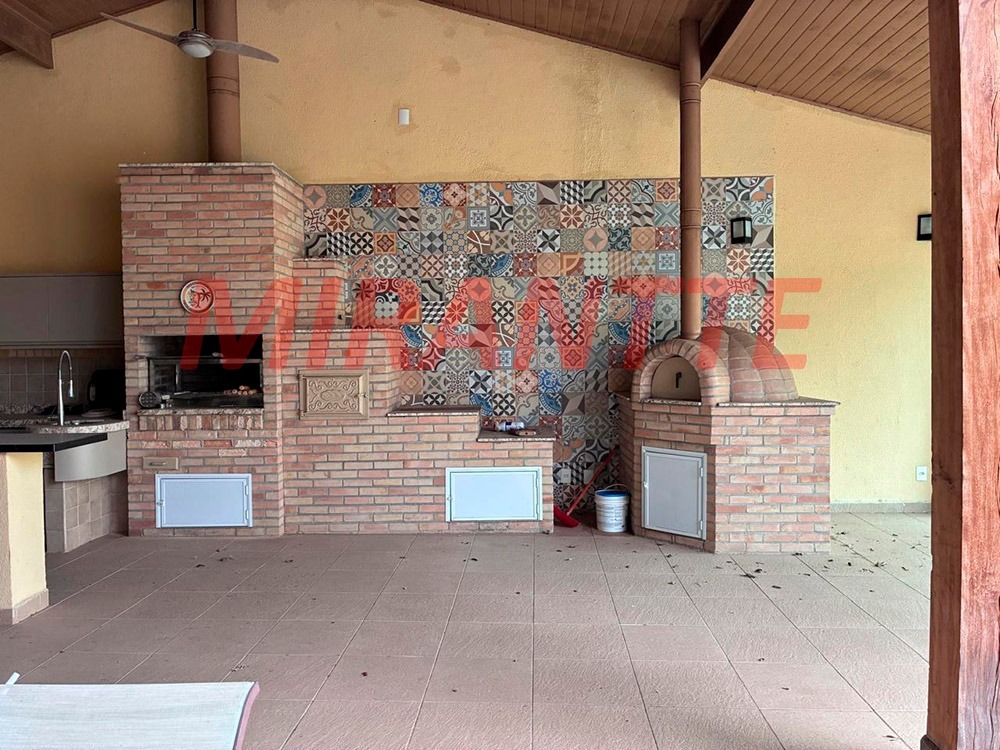 Cond. fechado de 365m² em Roseira