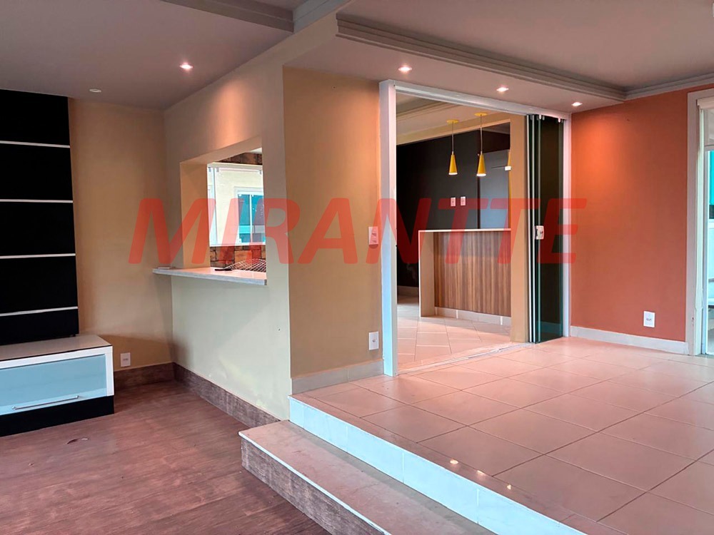Cond. fechado de 365m² em Roseira