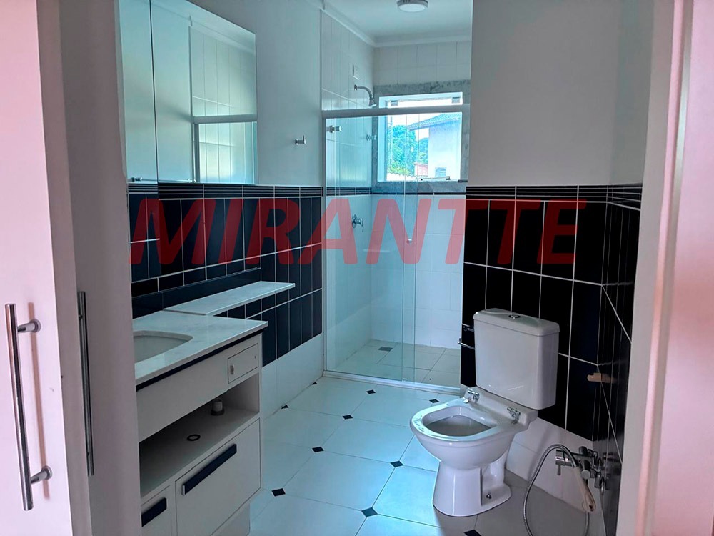 Cond. fechado de 365m² em Roseira