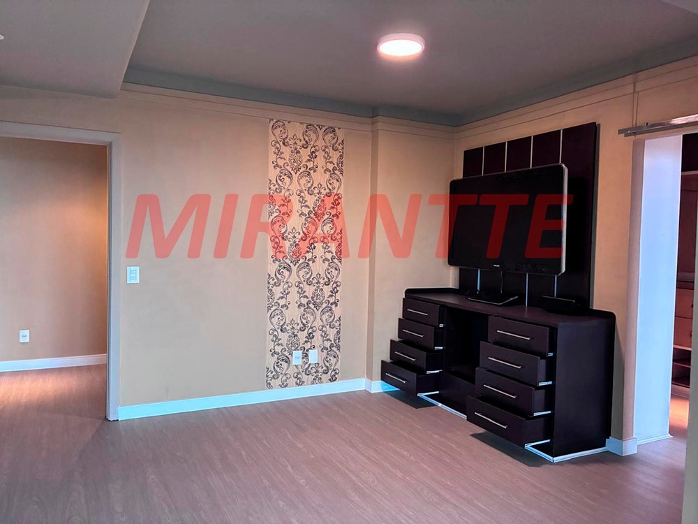 Cond. fechado de 365m² em Roseira