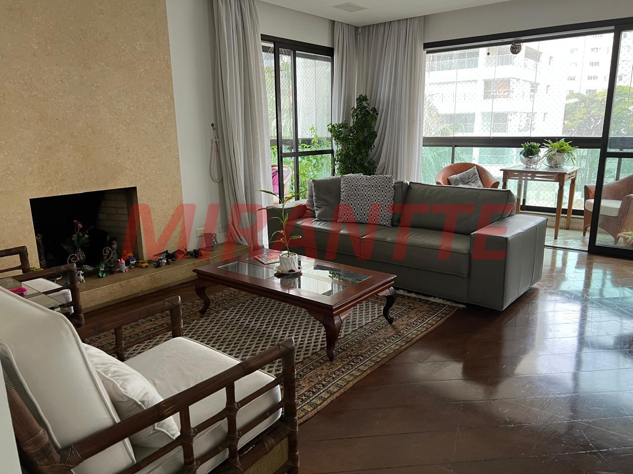 Apartamento de 220m² com 3 quartos em Santana