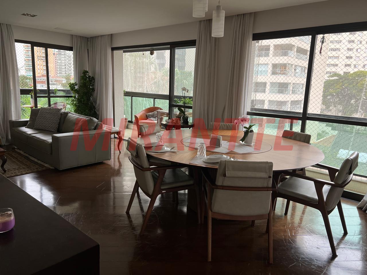 Apartamento de 220m² com 3 quartos em Santana