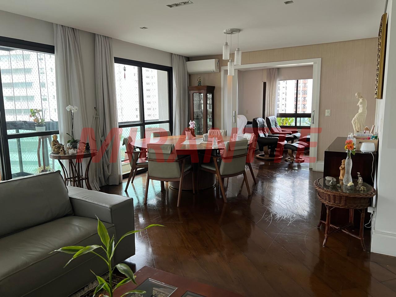 Apartamento de 220m² com 3 quartos em Santana