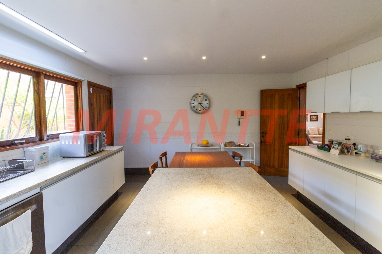 Sobrado de 412m² com 9 quartos em Jardim São Bento