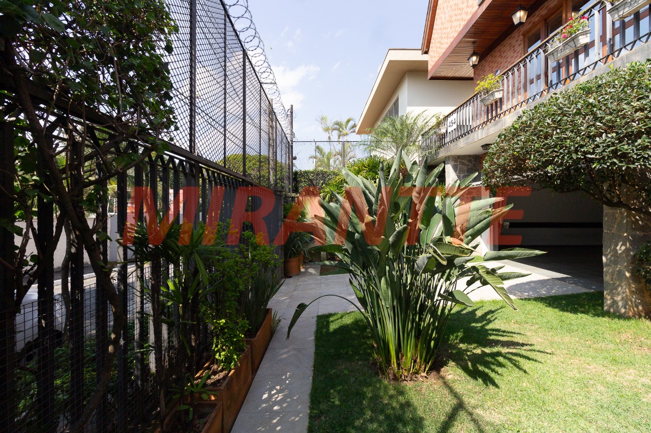 Sobrado de 412m² com 9 quartos em Jardim São Bento