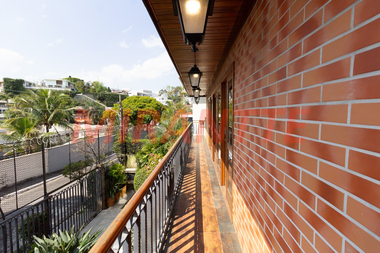 Sobrado de 412m² com 9 quartos em Jardim São Bento