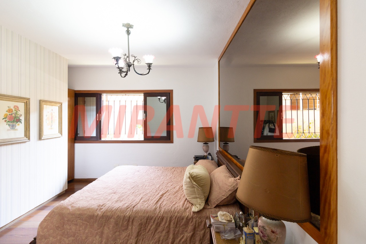 Sobrado de 412m² com 9 quartos em Jardim São Bento