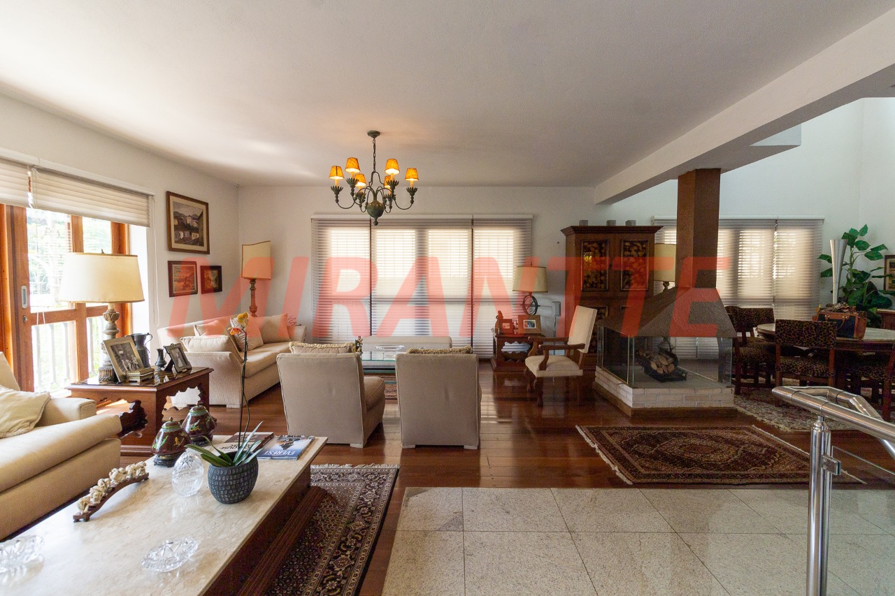 Sobrado de 412m² com 9 quartos em Jardim São Bento