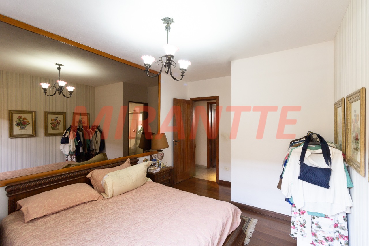 Sobrado de 412m² com 9 quartos em Jardim São Bento