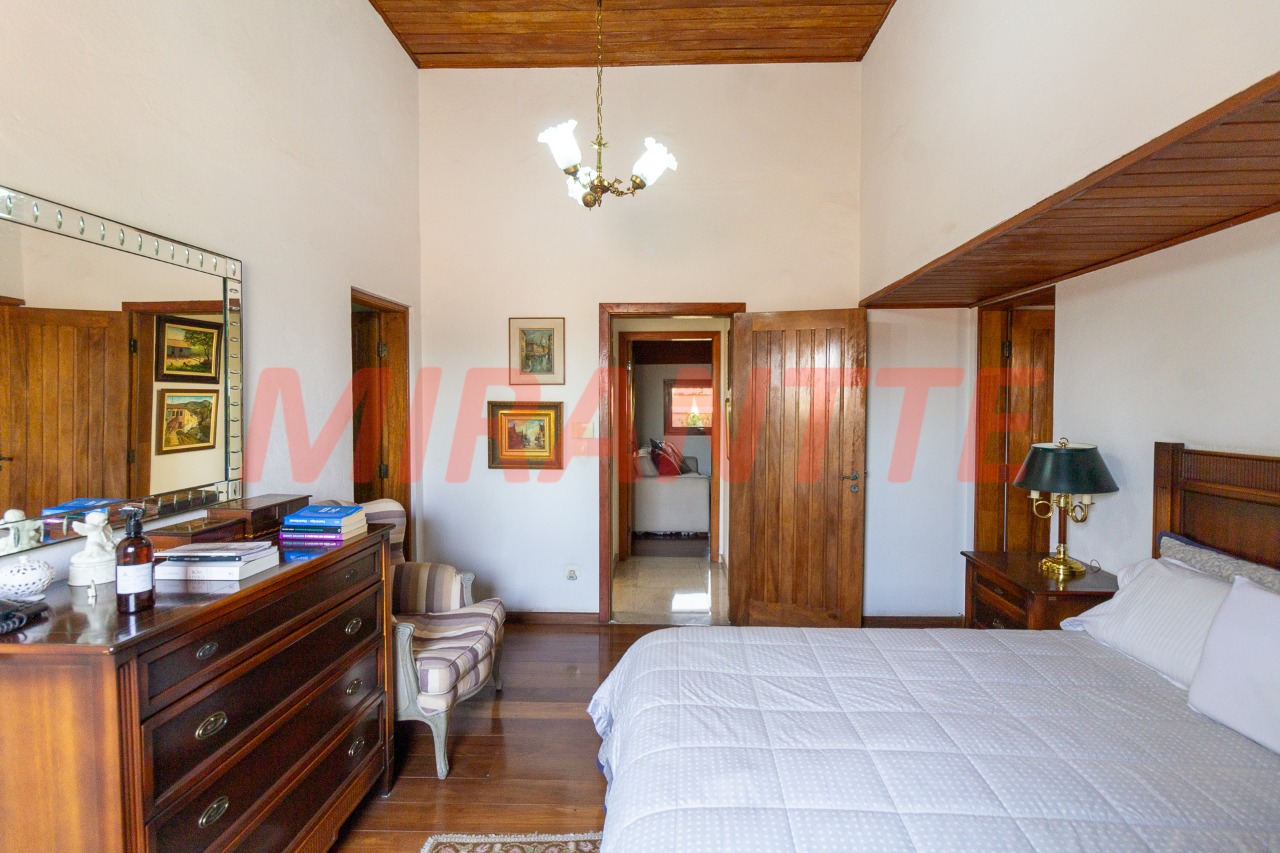 Sobrado de 412m² com 9 quartos em Jardim São Bento